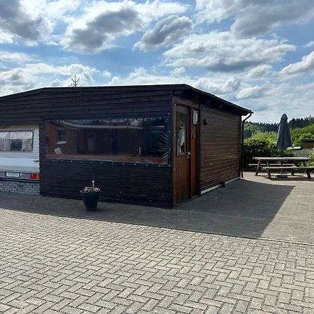 Blockhuette Mit Wohnwagen Direkt Am Bikepark Und Skilift Winterberg