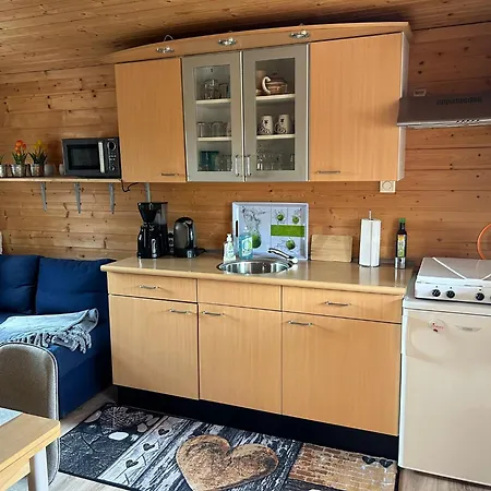 Hotel Blockhuette Mit Wohnwagen Direkt Am Bikepark Und Skilift